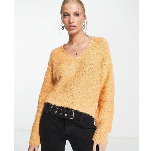 Free People Goldy Theo V Neck Slouchy Dropped Shoulder Fuzzy sweater size Small - Picture 1 of 17